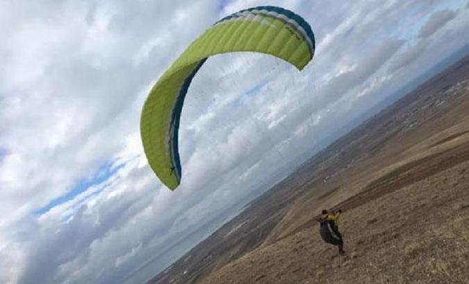 Van Gölü'ne düşen yamaç paraşütçüsü öldü