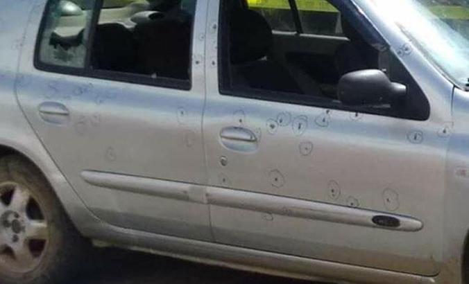 Seyir halindeki otomobile pompalı saldırı; sürücü ağır yaralı