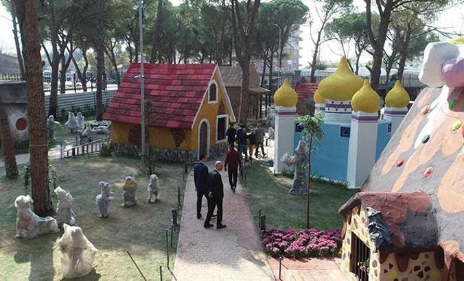 Şehzadeler Park'ın şehzade figürleri ile masal kahramanlarına yoğun ilgi