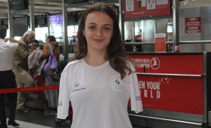 Avrupa şampiyonu yüzücü Sümeyye Boyacı dünya serisi için ABD'ye gitti