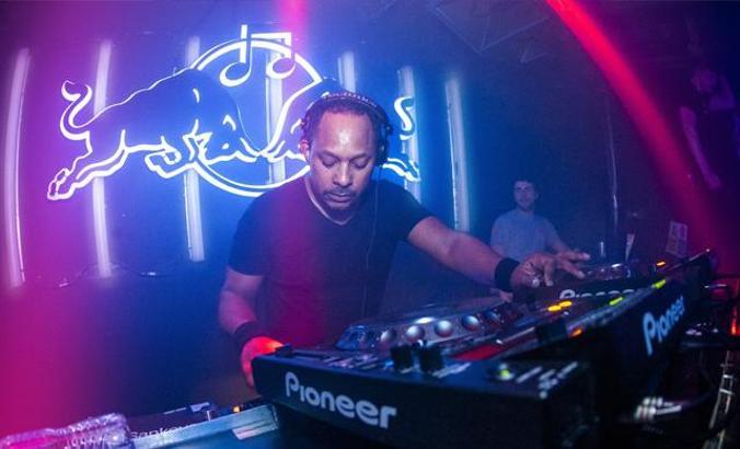 Tekno müziğin efsane ismi Derrick May Türkiye’ye geliyor