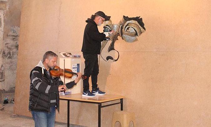 Arnavut sanatçı, 250 bin vidayla Atatürk portesi yapıyor