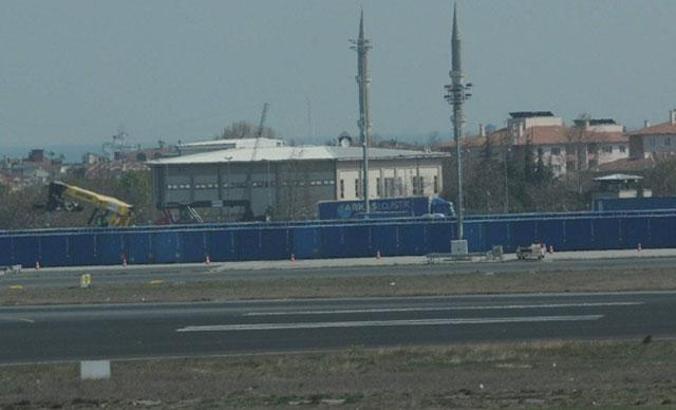 Atatürk Havalimanı'nda ofis ve mağazalar kapanmaya başladı