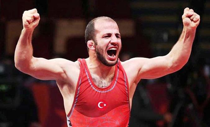 Serbest Güreş Milli Takımı, madalya için minderde