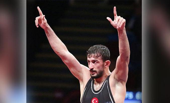 Selahattin Kılıçsallayan'dan gümüş madalya