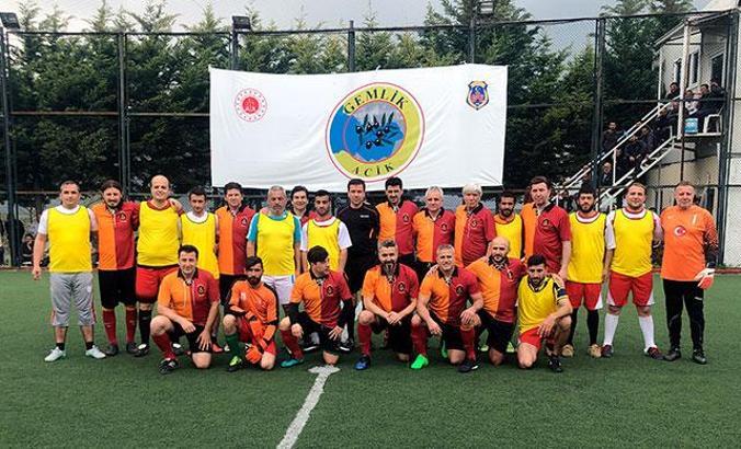 Galatasaray’ın eski futbolcuları mahkumlarla maç yaptı