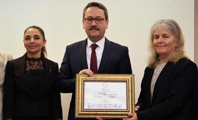 Başakşehir Belediye Başkanı Yasin Kartoğlu mazbatasını aldı