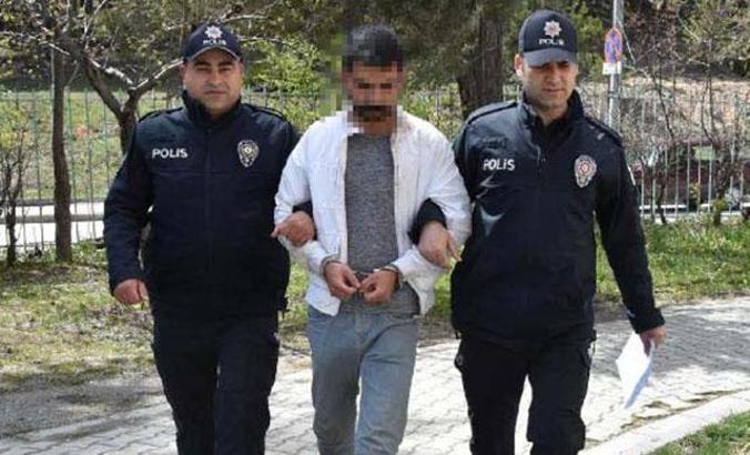 Kız çocuğuna cinsel içerikli mesaj gönderen şüpheliyi ailesi yakaladı