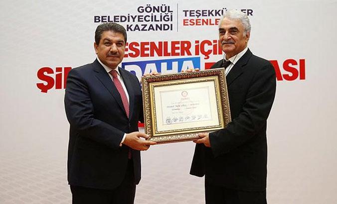 Esenler Belediye Başkanı Göksu mazbatasını aldı