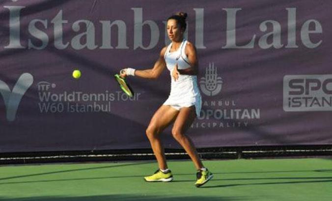 Çağla Büyükakçay çeyrek finalde