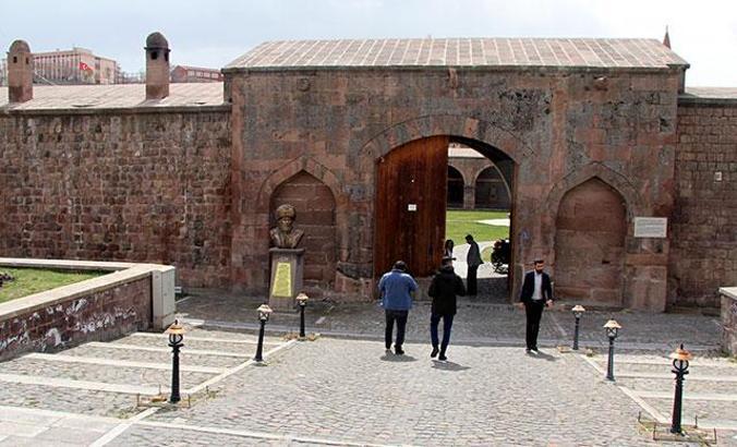 Osmanlı'dan kalan kervansaray, mimarisiyle ilgi görüyor