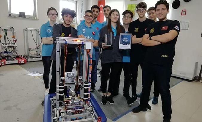 Uluslararası Robot Yarışmasından ödülle dündüler
