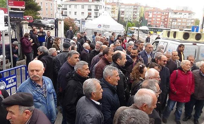 Maltepe İlçe Seçim Kurulu önünde bekleyiş