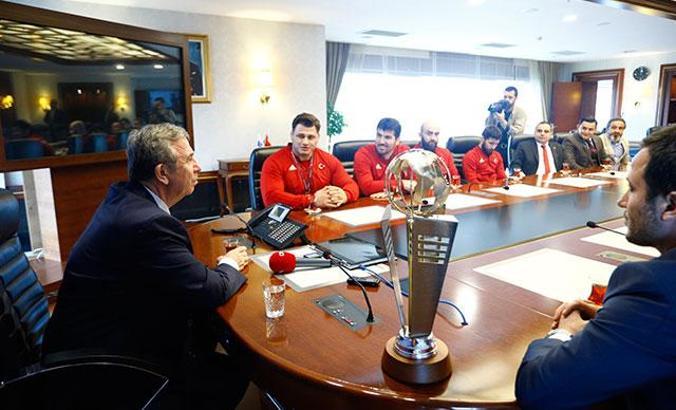 Milli güreşçiler, Mansur Yavaş'ı ziyaret etti