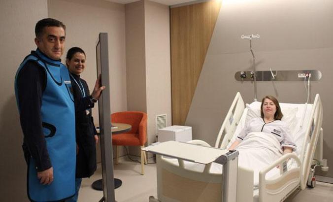 Atom tedavisinde, hastaları rahatlatan 'kilitsiz' yaklaşım