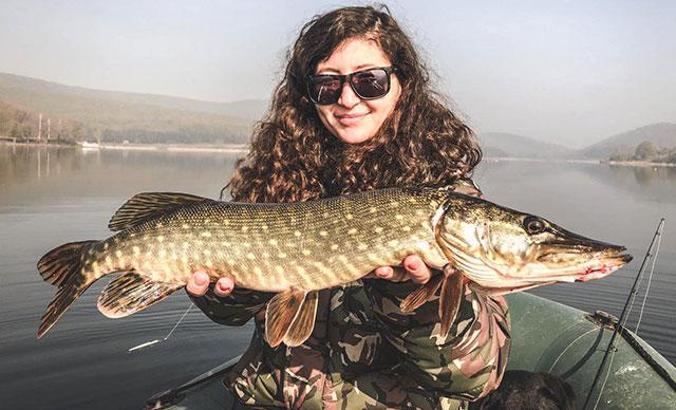 Sapanca Gölü'nde 1 metre boyunda turna balığı yakalandı