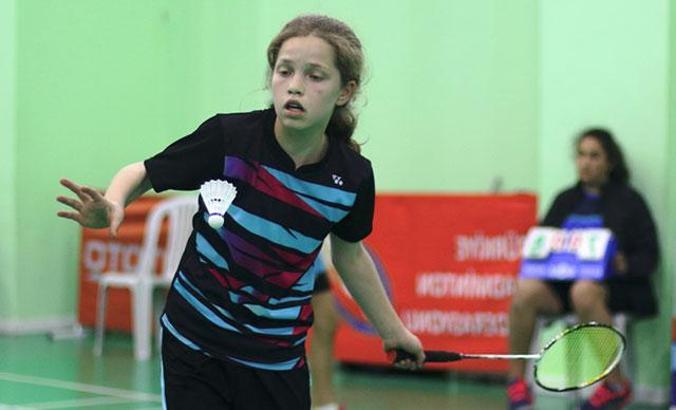 15 Yaş Altı Türkiye Badminton Şampiyonası sürüyor