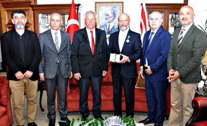 Dr. Suat İ. Günsel’e ‘Vatan Evladı Altın Madalyası’ verildi