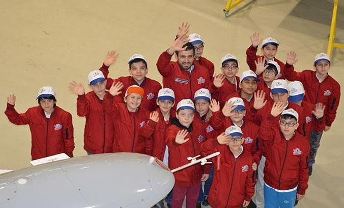 Teknofest, 23 Nisan coşkusunu çocuklarla göklere taşıdı