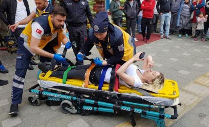 Borç-alacak nedeniyle takip ettiği arkadaşını kuaförde bıçakladı