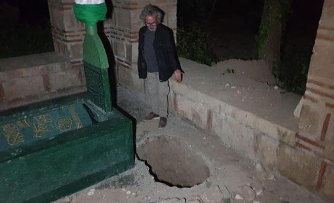 İznik'te 600 yıllık türbede 'kaçak' kazı