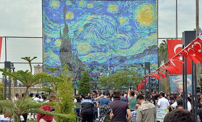 5 bin öğrenciden 3 milyon toplu iğne ve pul ile Van Gogh tablosu