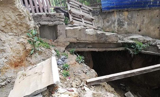 İnşaattaki toprak kayması site sakinlerini korkuttu