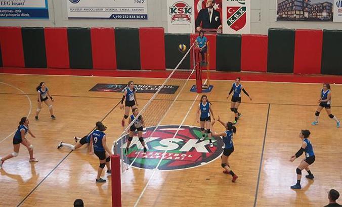 Lise öğrencilerinin voleybol coşkusu