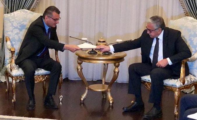 KKTC'de Başbakan Erhürman, Akıncı’ya istifasını sundu