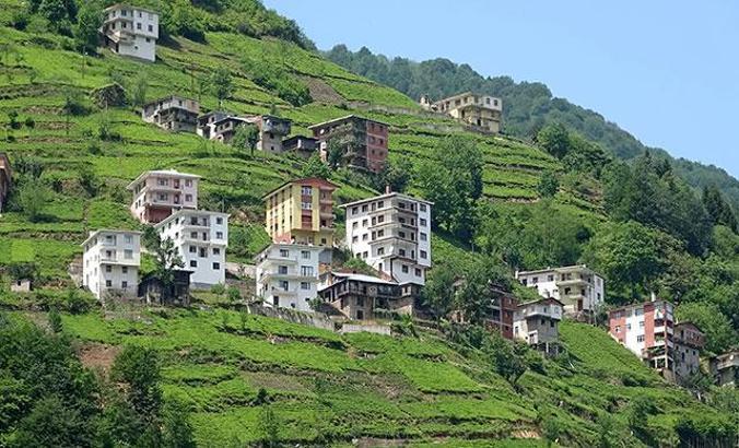 Karadeniz'in apartman köyünden baş döndürücü manzara