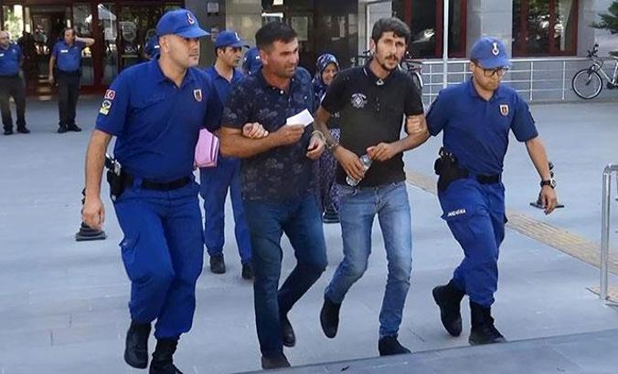 İcra görevlilerini rehin alan anne ve oğullarının 31'er yıl hapsi istendi