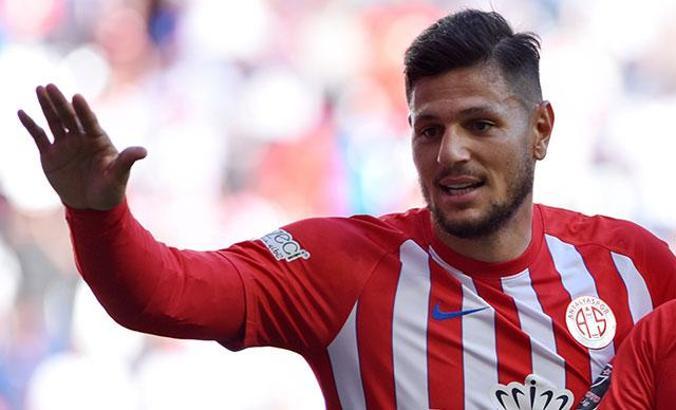 Antalyaspor kaptan Diego ile sözleşme uzattı