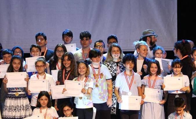 Öğrencilerden karikatürle ‘birlik’ mesajı