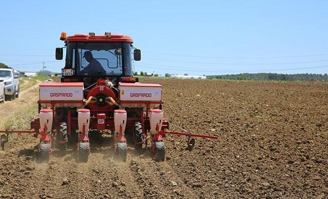 Yerli tohumu yaygınlaştırmak amacıyla Silivri'de ekimler yapıldı