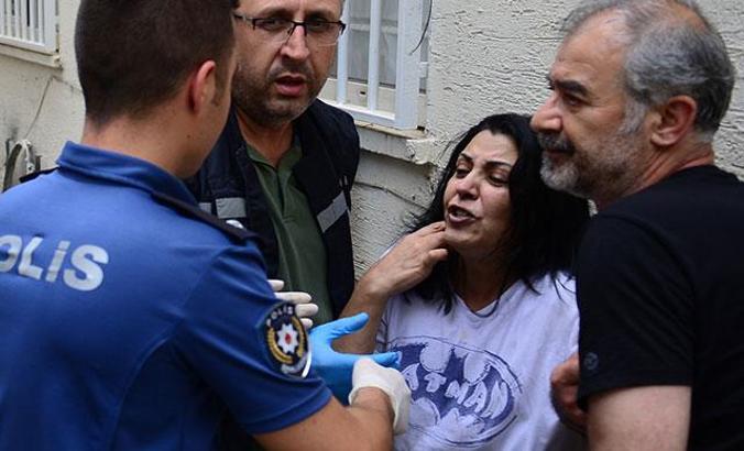 8'inci kat balkonundan atlayan oğlu öldü, gözyaşlarına boğuldu
