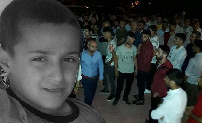 Motosikletin çarptığı çocuk öldü, mahalleli isyan etti