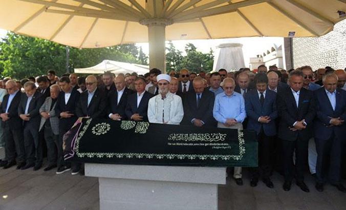 Pelit Pastaneleri'nin sahibinin eşi Afife Ayan son yolculuğuna uğurlandı