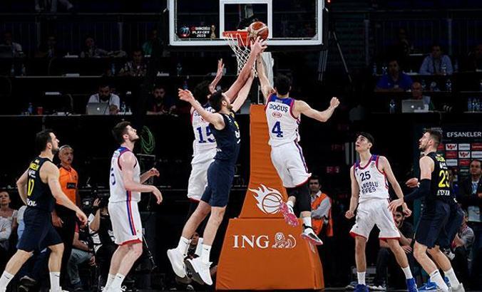 Anadolu Efes - Fenerbahçe Beko: 56-73