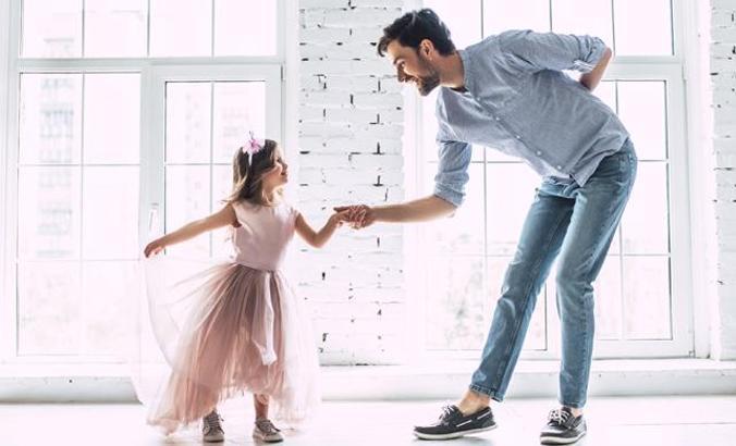 Baba ile doğru iletişim çocuğun sosyal yaşamını etkiliyor