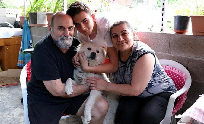 Kayıp köpekleriyle kavuşma anı milyonlarca kez izlenen ailenin mutluluğu
