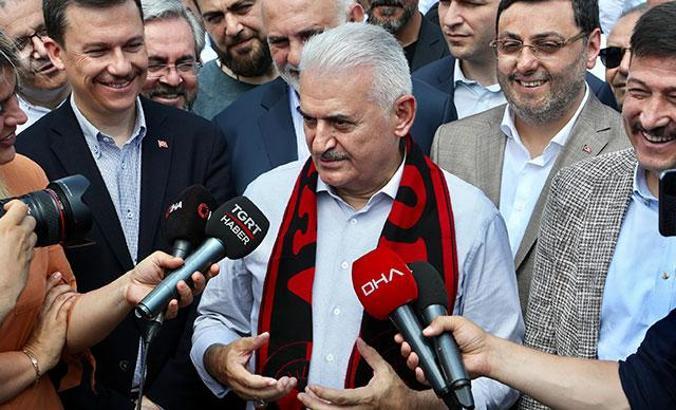 Binali Yıldırım gazetecilerin sorularını yanıtladı