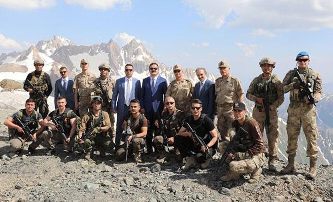 Hakkari Valisi, 3 bin 450 rakımda jandarmanın kuruluş yıl dönümünü kutladı