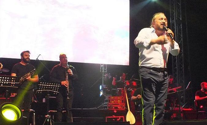 Volkan Konak, Mersin'de hayranlarını coşturdu