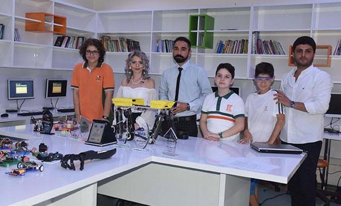 Yürüyen robot makine ile jüri özel ödülü aldılar