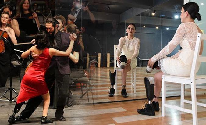 Derya, protezleriyle tango ve vals yapıyor