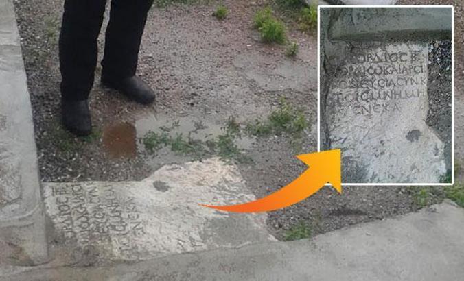 Avanos'ta bir evin bahçesinde Roma dönemi mezar taşı bulundu