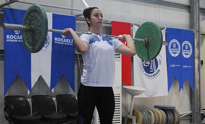 'Halter erkek sporu, yapamazsın' dediler... Tekniği ile milli takımı seçildi!