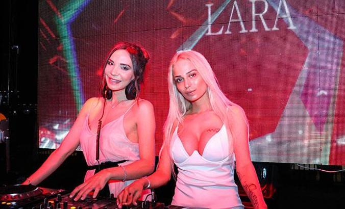 Sosyal medya fenomeninden DJ performansı