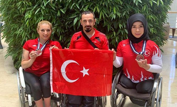 Altın Kızlar 5 altın ve 3 gümüş madalyayla döndü