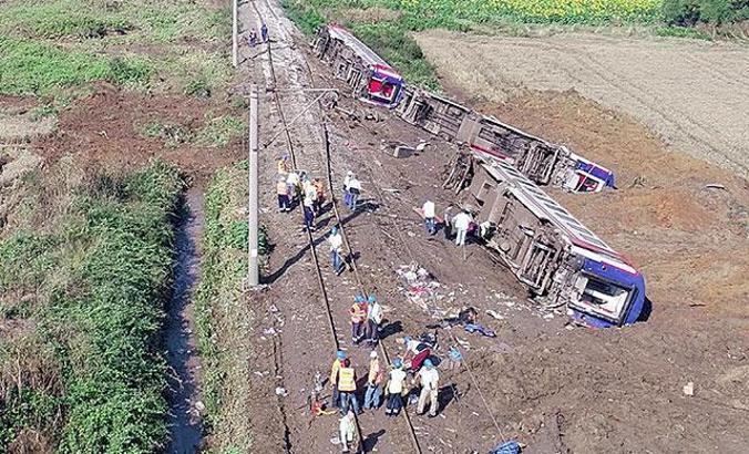 Çorlu'da 25 kişinin öldüğü tren kazası davası başladı